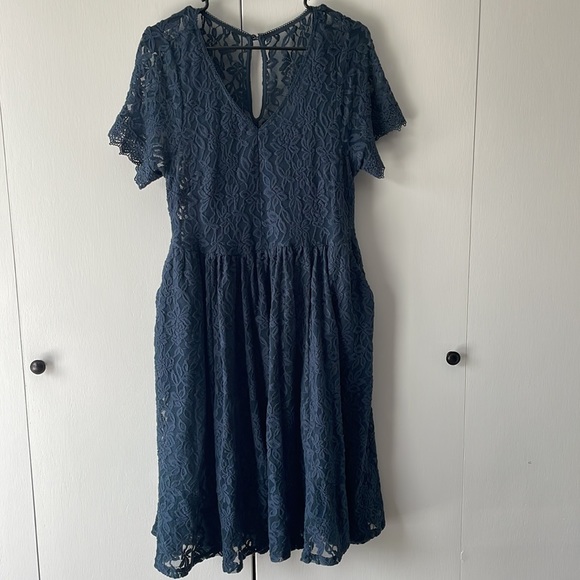 Beautiful Torrid Lace Navy Blue Midi Dress Size 0 - Picture 4 of 14